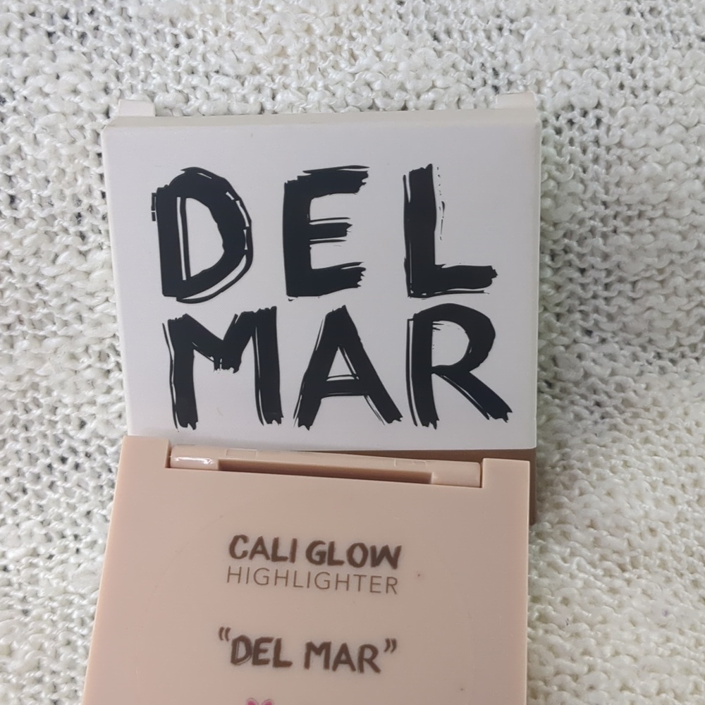 Persona Cosmetics Cali Glow Highlighter in Del Mar, 7.48g/0.26oz - Picture 3 of 9